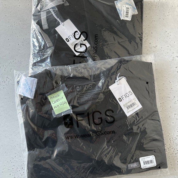 FIGS Black Catarina One-Pocket Scrub Top size 4xl BNWT - Picture 1 of 3